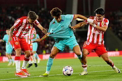Joao Felix challenged by Alejandro Pozo and Luka Romero